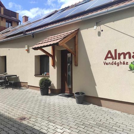 Alma Vendeghaz Hotel Veszprem Ngoại thất bức ảnh