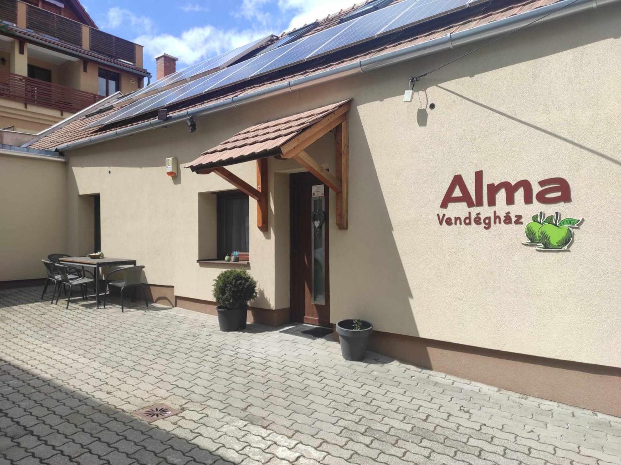 Alma Vendeghaz Hotel Veszprem Ngoại thất bức ảnh