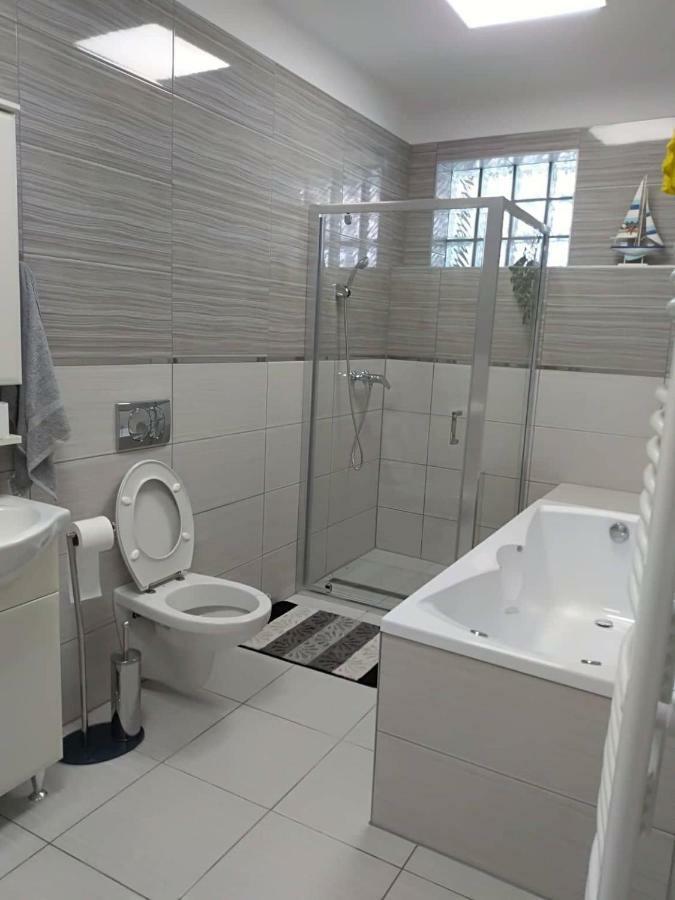 Alma Vendeghaz Hotel Veszprem Ngoại thất bức ảnh