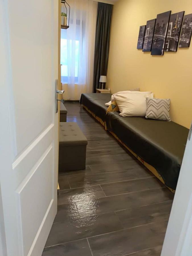 Alma Vendeghaz Hotel Veszprem Ngoại thất bức ảnh