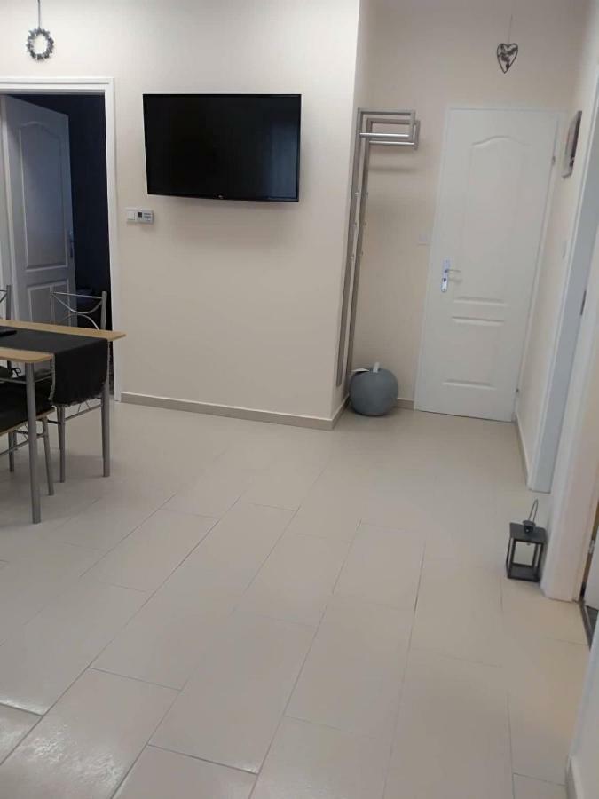 Alma Vendeghaz Hotel Veszprem Ngoại thất bức ảnh