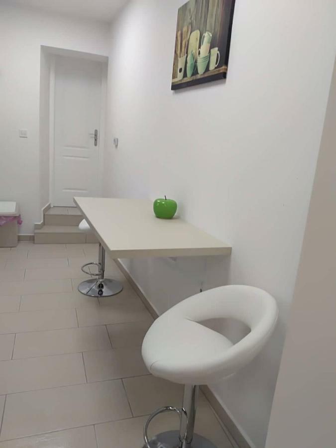 Alma Vendeghaz Hotel Veszprem Ngoại thất bức ảnh