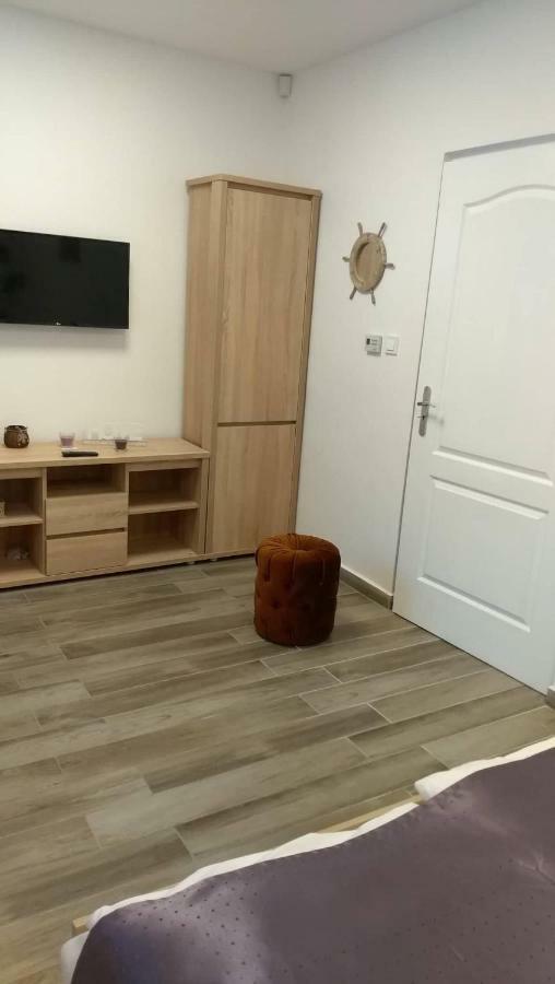 Alma Vendeghaz Hotel Veszprem Ngoại thất bức ảnh