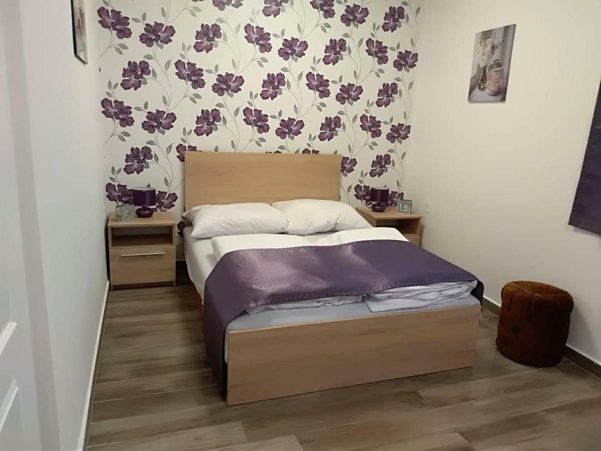 Alma Vendeghaz Hotel Veszprem Ngoại thất bức ảnh