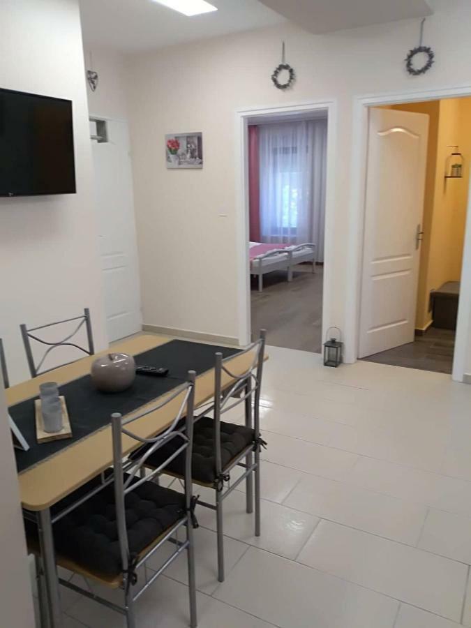 Alma Vendeghaz Hotel Veszprem Ngoại thất bức ảnh