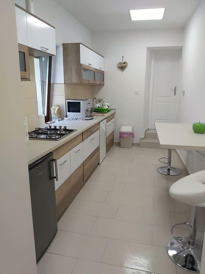 Alma Vendeghaz Hotel Veszprem Ngoại thất bức ảnh